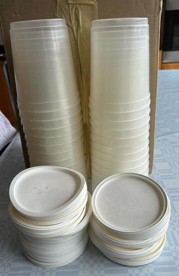 45 Plastieken potten van 1 liter incl deksels