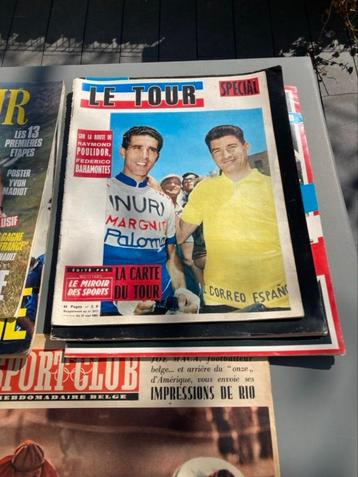 lot de 30  anciennes revues ,Posters divers sur le Clyclisme beschikbaar voor biedingen