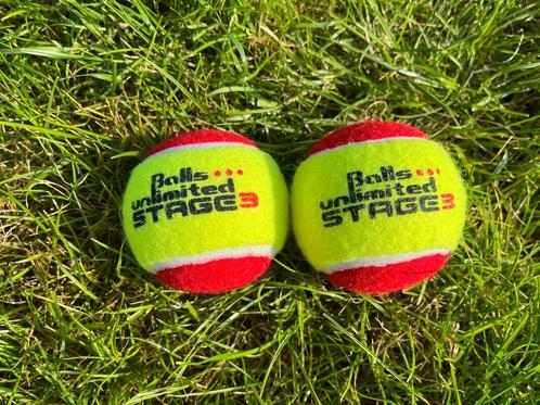 2 balls unlimited stage 3 tennisballen, Collections, Broches, Pins & Badges, Comme neuf, Enlèvement ou Envoi