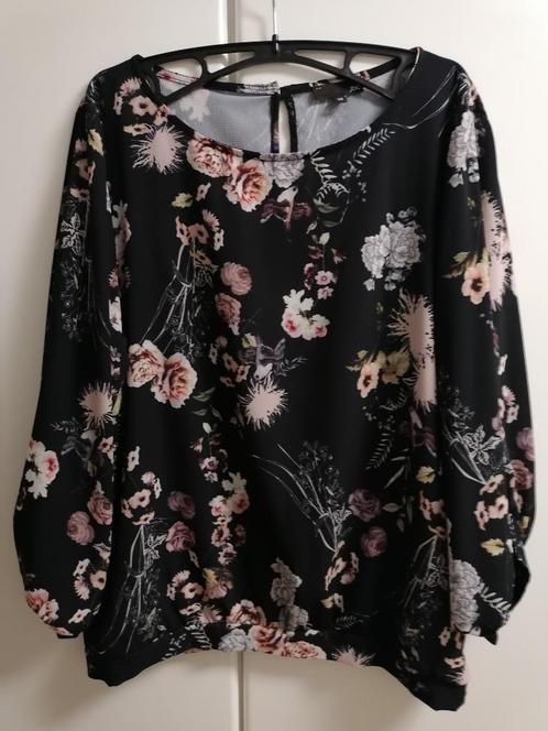 Zwarte losse bloes met bloemenprint en ronde hals, 42, Kleding | Dames, Blouses en Tunieken, Zo goed als nieuw, Ophalen of Verzenden