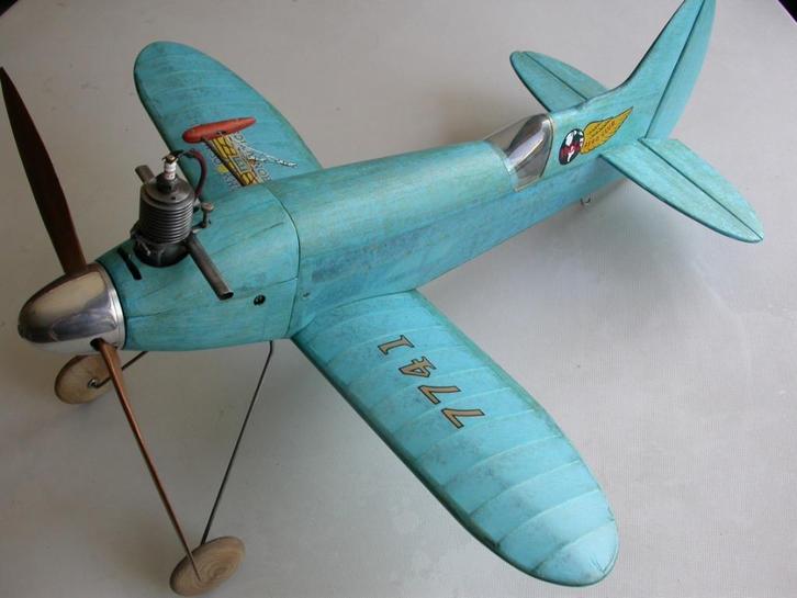 Vintage vliegtuig "G-line CONTROL " kit & motor =1942, Hobby en Vrije tijd, Modelbouw | Radiografisch | Vliegtuigen, Nieuw, Benzine
