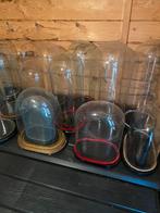 Verschillende glazen stolpen rond en ovaal, Enlèvement