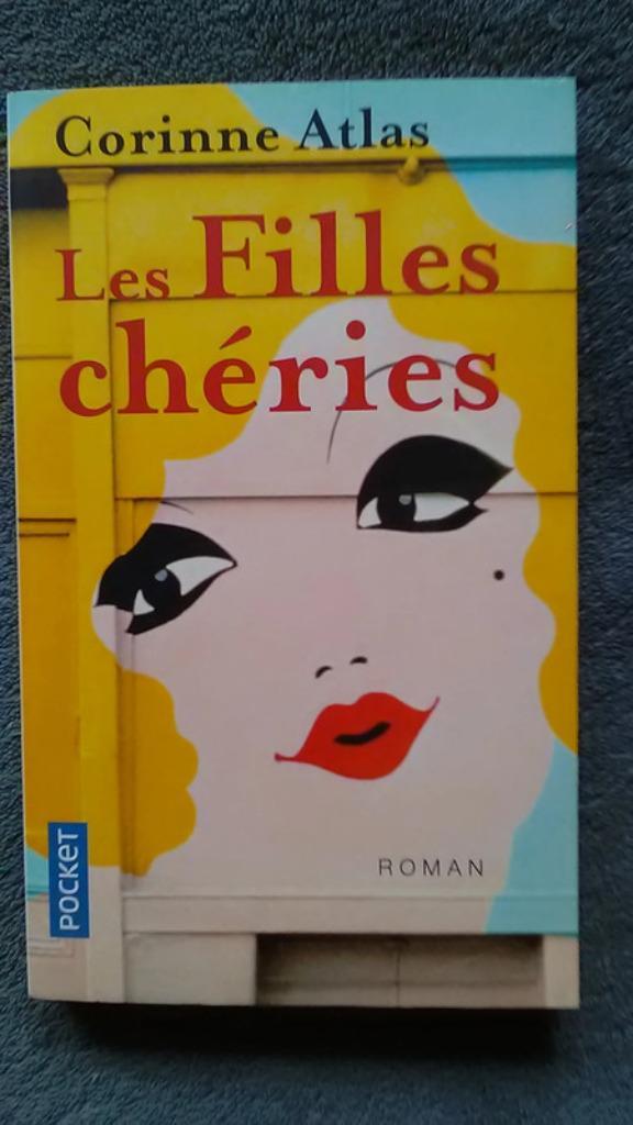 „Les Filles Chéries” Corinne Atlas (2015) Negen, Boeken, Romans, Nieuw, Europa overig, Ophalen of Verzenden