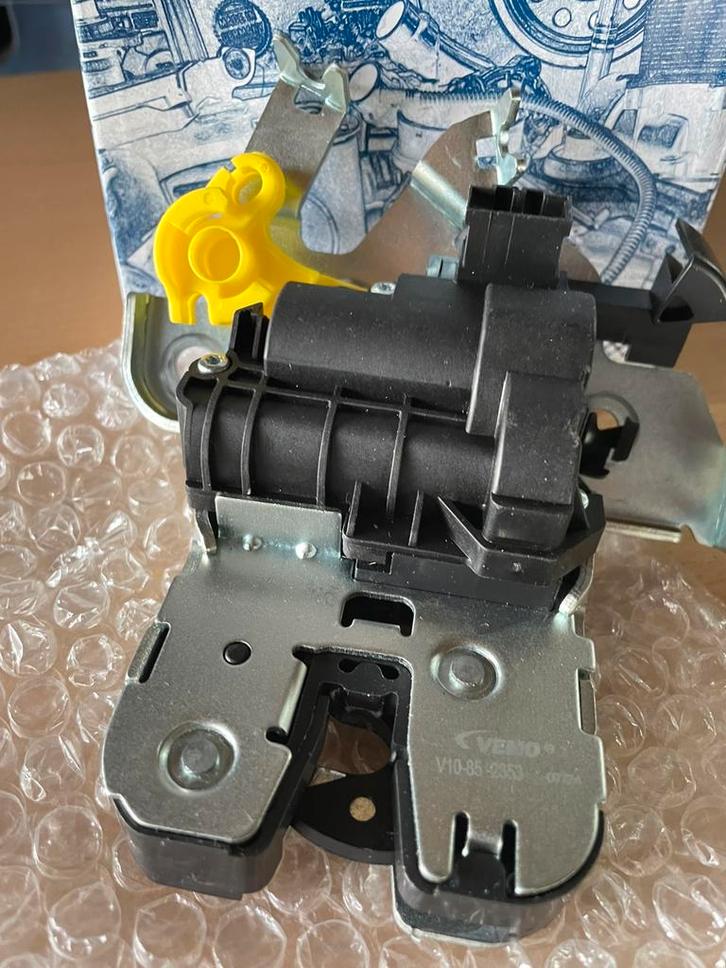 NIEUW  Achterklep slot van Skoda Superb III van 2016, Autos : Pièces & Accessoires, Carrosserie & Tôlerie, Haillon arrière, Skoda