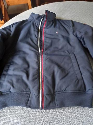 Jongensjas (winter) Tommy hilfiger 140 disponible aux enchères