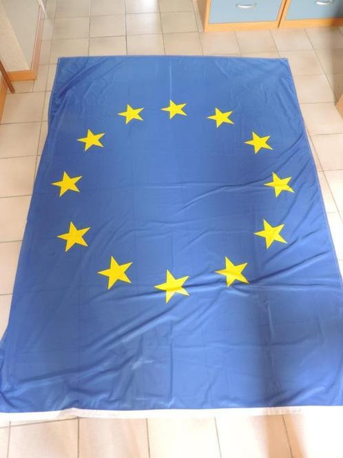 3 drapeaux (Europe, USA, Zimbabwe), Divers, Drapeaux & Banderoles, Neuf, Enlèvement ou Envoi