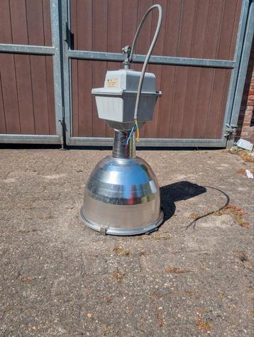 Industriële hanglamp beschikbaar voor biedingen