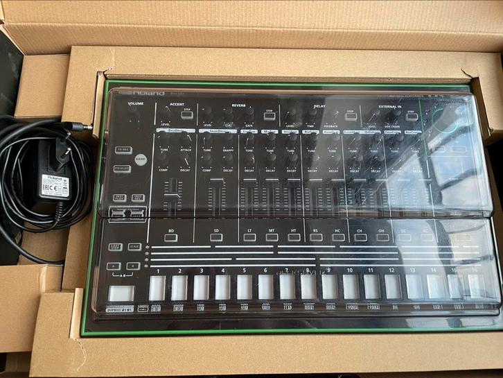 Roland TR8 + 606 et 707 & Decksaver, Muziek en Instrumenten, Drumcomputers, Roland, Ophalen of Verzenden