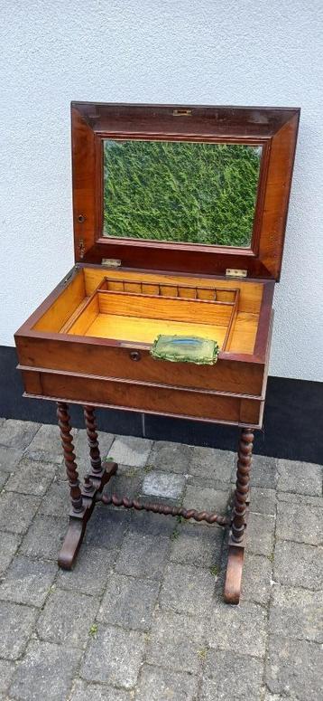 Antieke make up tafel, Enlèvement