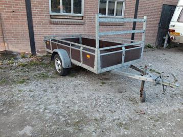 Nette aanhangwagen met nieuwe as max 750 kg  beschikbaar voor biedingen