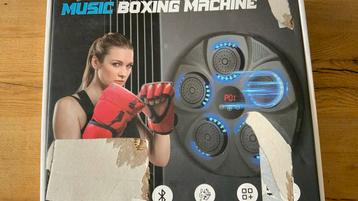 Boxing machine met muziek beschikbaar voor biedingen