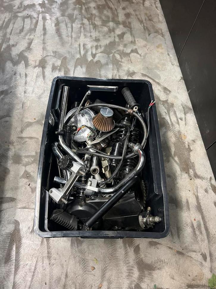 Onderdelen dax monkey, Fietsen en Brommers, Brommeronderdelen | Algemeen, Zo goed als nieuw, Kap, Ophalen