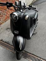 Venesi 50cc 4-takt scooter met injectie, LED – Klasse A, Fietsen en Brommers, Snorfietsen en Snorscooters, Ophalen, Zo goed als nieuw