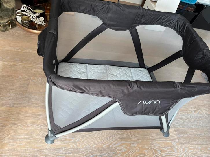 Lit de voyage Nuna Sena + parc, Enfants & Bébés, Berceaux & Lits, Comme neuf, Lit de voyage, Enlèvement