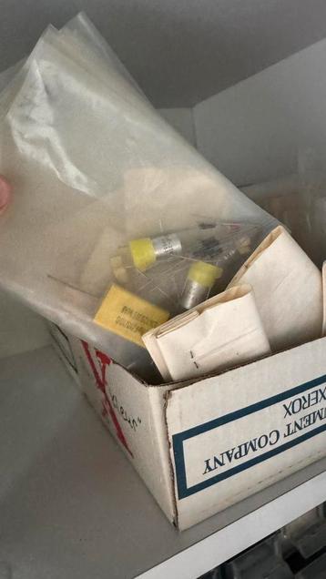 Electronica materiaal beschikbaar voor biedingen
