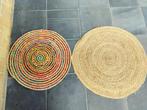 2 ronde tapijten beige/naturel en gekleurd, Huis en Inrichting, Ophalen, 50 tot 100 cm, Beige, Rond