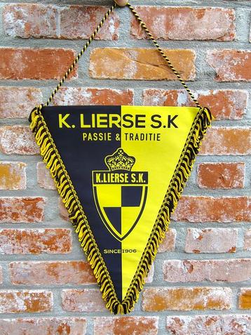 Lierse SK prachtige vintage voetbal vaandel beschikbaar voor biedingen