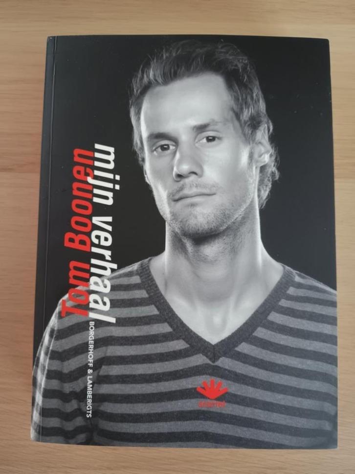 Boek "Mijn Verhaal" - Tom Boonen - Scarlet limited edition, Boeken, Biografieën, Nieuw, Sport, Ophalen of Verzenden