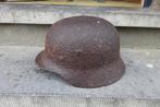 Originele Duitse roestige koffer uit de Tweede Wereldoorlog, Ophalen, Landmacht, Helm of Baret