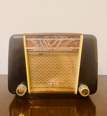 La bakélite RADIO VINTAGE BX300U, rare 1950