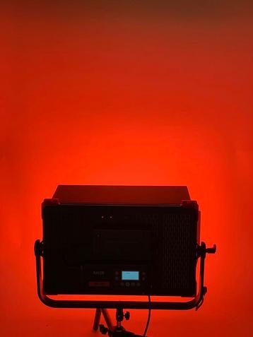 Rayzr MC120 & MC200 Led Panelen beschikbaar voor biedingen