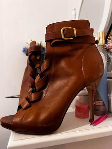 Gianvito Rossi beschikbaar voor biedingen