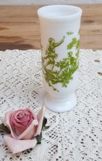 Frans wit opaline vaasje, groene toile de Jouy, schaapjes, Ophalen of Verzenden