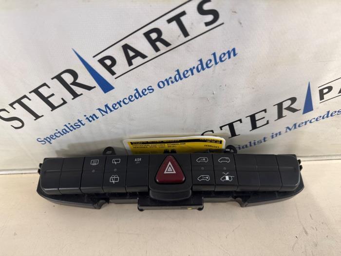 Paniekverlichtings Schakelaar van een Mercedes Vito, Auto-onderdelen, Dashboard en Schakelaars, Mercedes-Benz, Gebruikt, 3 maanden garantie