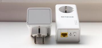 Set 2 x Netgear Powerline 1200 met power outlet PLP1200S