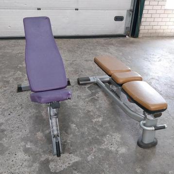 Life fitness en Adjustable bench.  2x bench. 2 bankjes  beschikbaar voor biedingen