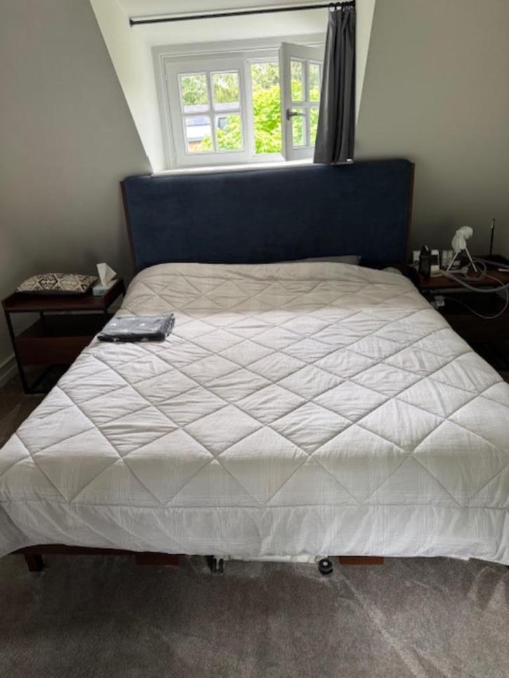 Teakhouten bed 180x200 cm met matras en topper, Huis en Inrichting, Slaapkamer | Bedden, Zo goed als nieuw, Tweepersoons, 180 cm