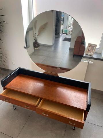 Vintage make up tafel beschikbaar voor biedingen