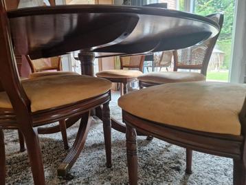 Table à manger avec 6 chaises beschikbaar voor biedingen