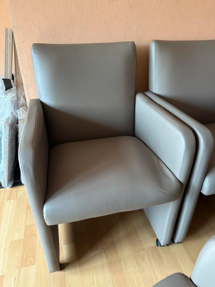 Grijze tafelstoelen met wieltjes, Huis en Inrichting, Fauteuils, Gebruikt, Ophalen
