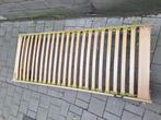 Single bed frame made of solid wood in excellent condition, Huis en Inrichting, Slaapkamer | Bedden, Ophalen, Zo goed als nieuw