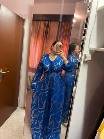 Caftan– Blauw met Zilveren Details – Nieuw met Riem beschikbaar voor biedingen