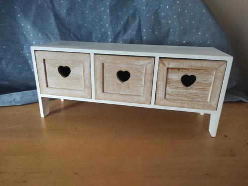 Klein wit kastje harten hout opbergkast, Huis en Inrichting, Kasten | Ladekasten, Zo goed als nieuw, Minder dan 100 cm, Minder dan 50 cm