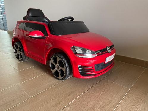 Elektrische kinderauto VW Golf VII GTI rood, Kinderen en Baby's, Speelgoed |Speelgoedvoertuigen, Gebruikt, Ophalen of Verzenden