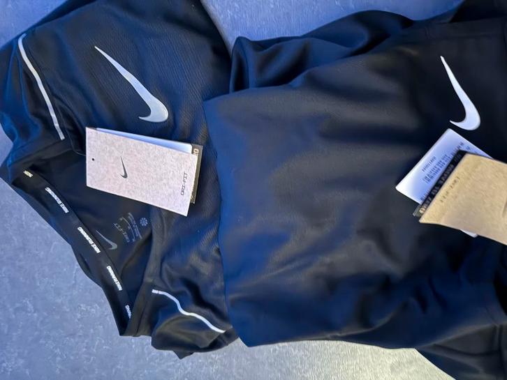 Nike volledig zwarte set - T-shirt + korte broek, Kleding | Heren, Sportkleding, Nieuw, Algemeen, Maat 48/50 (M), Zwart, Ophalen of Verzenden