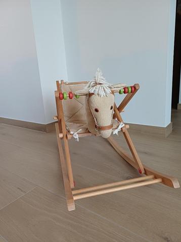 Houten hoppelpaard / schommelpaard met wasbaar zitje beschikbaar voor biedingen