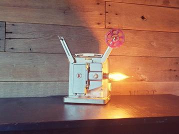 Vintage mini 8mm filmprojector omgebouwd tot sfeerlamp