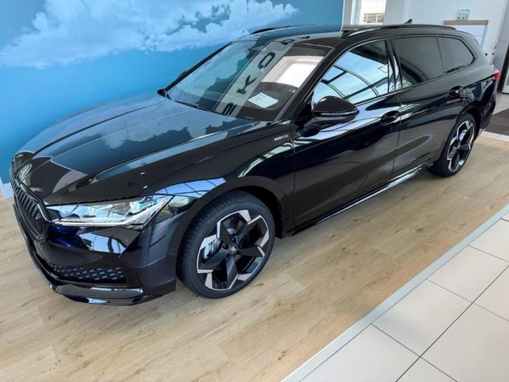NEW MODEL SUPERB COMBI 20TSI DSG 204PK 4X4 SPORTLINE DCC/TRE, Auto's, Skoda, Bedrijf, Te koop, Superb, 4x4, Achteruitrijcamera