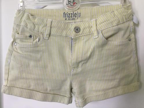 Geel gestreept shortje in maat 122, Kinderen en Baby's, Kinderkleding | Maat 122, Gebruikt, Meisje, Broek, Ophalen of Verzenden