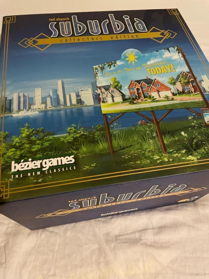 Suburbia - collectors edition, Hobby en Vrije tijd, Gezelschapsspellen | Bordspellen, Nieuw, Ophalen