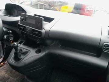 DASHBOARDKASTJE Peugeot Partner (EF / EU) (01-2018/-) beschikbaar voor biedingen