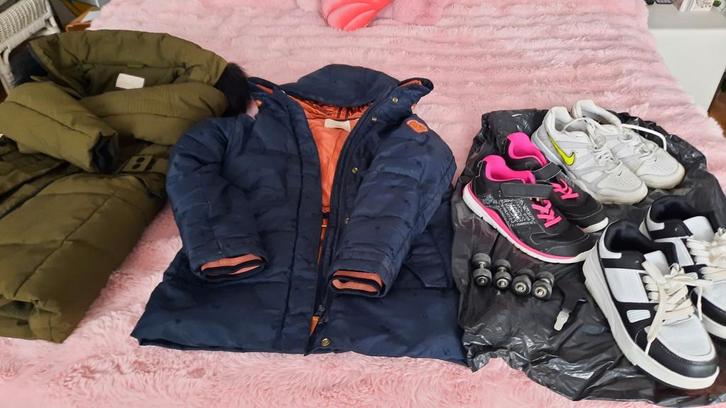 2 lange winterjassen  en gratis schoenen maat 36, Kinderen en Baby's, Kinderkleding | Kinder-kledingpakketten, Gebruikt, Maat 146