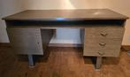 Vintage bureel met lades en deur en bruikbare achterzijde, Huis en Inrichting, Ophalen, Gebruikt, Bureau