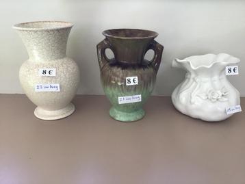 5 beaux vases à 8 euros par vase et encore d'autres vases...