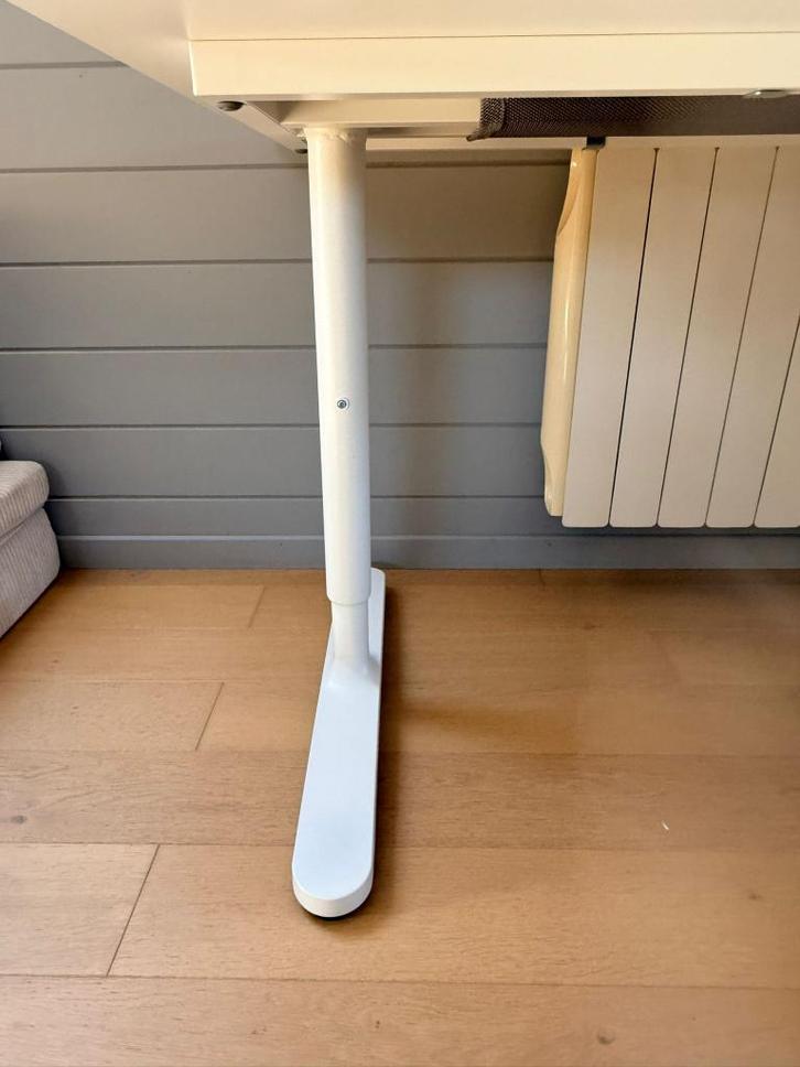 Bureau IKEA BEKANT, Huis en Inrichting, Bureaus, Zo goed als nieuw, Stabureau, In hoogte verstelbaar, Ophalen