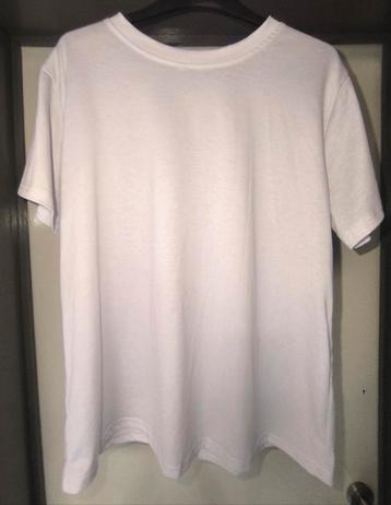 T-shirt  beschikbaar voor biedingen